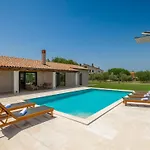 Marialba By Interhome Willa Pula